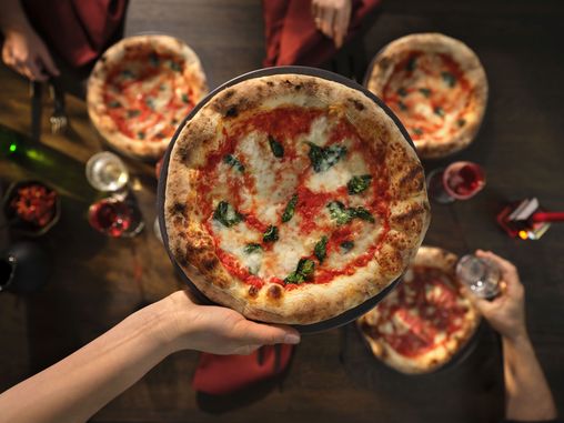 Link zur Seite Der einzige Backofen, der Pizza in nur 150 Sekunden* in Restaurantqualität backt
